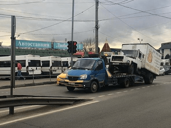 эвакуатор в твери дешево